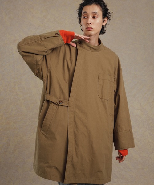 ADAM ET ROPE'（アダムエロペ）の「オーバーサイズ ミドル丈 ホスピタルコート/イージーケア/ユニセックス（ステンカラーコート・メンズ・チャコールグレー/カーキ・M/L）」の21枚目の写真