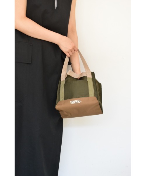 THEATRE PRODUCTS（シアタープロダクツ）の「リサイクルボトルスクエアトートバッグ-S-（ショルダーバッグ・レディース・ブラウン/ベージュ/カーキ・FREE）」の22枚目の写真