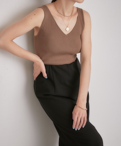 COLLAGE GALLARDAGALANTE(コラージュガリャルダガランテ)の「【OT】ヘルシーさをUPさせる/ニットタンク/手洗い可(タンクトップ・レディース・ブラック/ベージュ/パープル・FREE)」の2枚目の写真