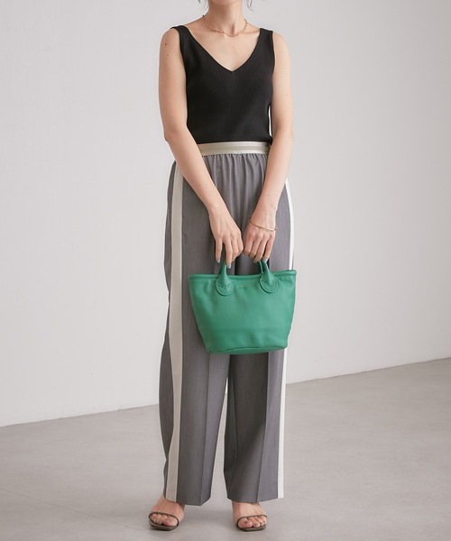 COLLAGE GALLARDAGALANTE(コラージュガリャルダガランテ)の「【OT】ヘルシーさをUPさせる/ニットタンク/手洗い可(タンクトップ・レディース・ブラック/ベージュ/パープル・FREE)」の17枚目の写真