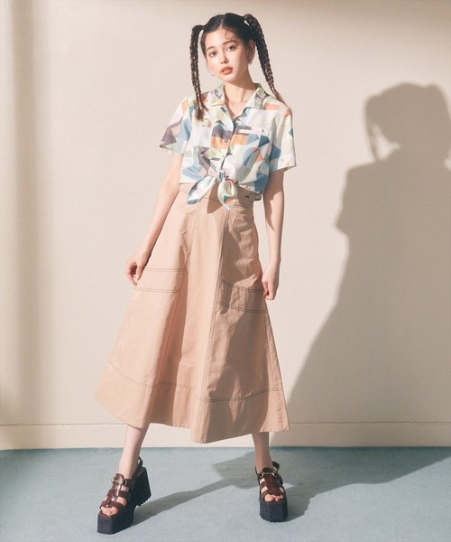 REDYAZEL(レディアゼル)の「ハイウエストサイドボタンフレアスカート(スカート・レディース・ブルー/オフホワイト/ベージュ/ネイビー・SMALL/MEDIUM)」の3枚目の写真