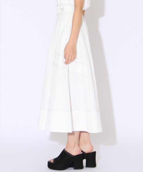 REDYAZEL(レディアゼル)の「ハイウエストサイドボタンフレアスカート(スカート・レディース・ブルー/オフホワイト/ベージュ/ネイビー・SMALL/MEDIUM)」の6枚目の写真