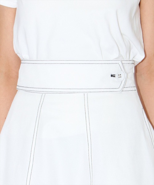 REDYAZEL(レディアゼル)の「ハイウエストサイドボタンフレアスカート(スカート・レディース・ブルー/オフホワイト/ベージュ/ネイビー・SMALL/MEDIUM)」の9枚目の写真