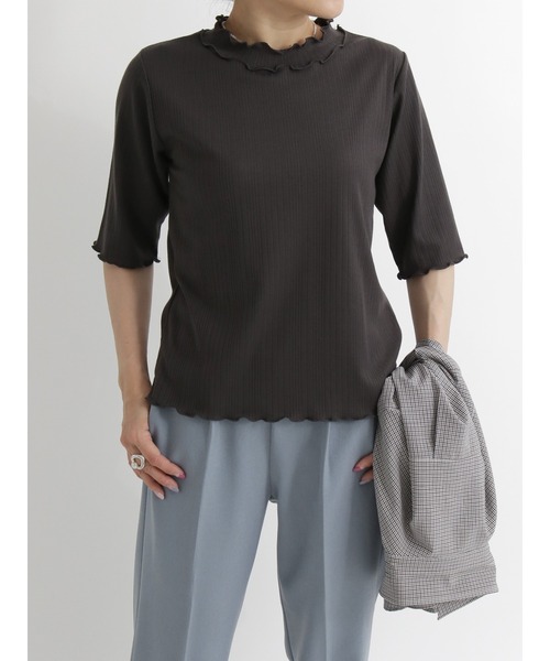 Samansa Mos2 blue(サマンサモスモスブルー)の「リブハイネックTシャツ(Tシャツ/カットソー・レディース・ブラウン/オフホワイト/マスタード/ライトベージュ/チャコール・MEDIUM/LARGE)」の3枚目の写真