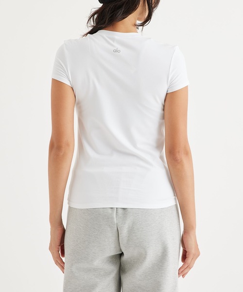 【alo】 アロヨガ　ストレッチ半袖Tシャツ　ホワイト サイズS Alo Yoga（アロヨガ）の「【alo】ALOSOFT FINESSE TEE アロソフト