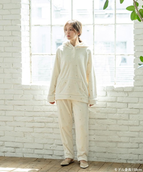 fran de lingerie（フランデランジェリー）の「もこもこ フリースプルパーカー上下セット レディース パジャマ ふわふわ 部屋着 かわいい あったか（ルームウェア/パジャマ・レディース・グレイッシュベージュ/オフホワイト/ライトブラウン/ワインレッド/コーラルピンク/ホワイト/ライトグレー/ダークブルー/オレンジ/モカ・M-L）」の11枚目の写真