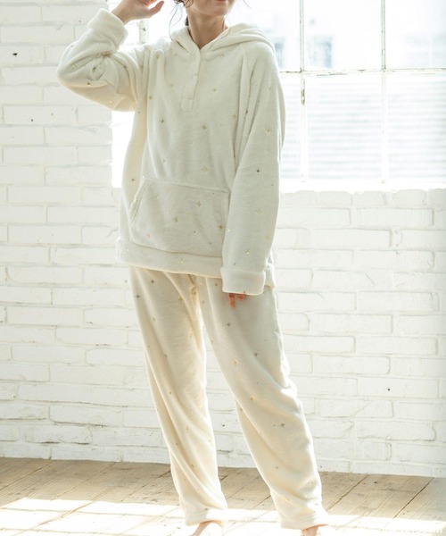 fran de lingerie（フランデランジェリー）の「もこもこ フリースプルパーカー上下セット レディース パジャマ ふわふわ 部屋着 かわいい あったか（ルームウェア/パジャマ・レディース・グレイッシュベージュ/オフホワイト/ライトブラウン/ワインレッド/コーラルピンク/ホワイト/ライトグレー/ダークブルー/オレンジ/モカ・M-L）」の12枚目の写真