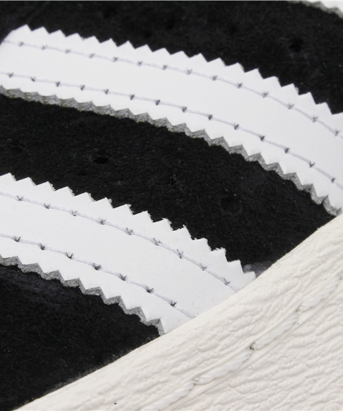 BEAMS BOY（ビームスボーイ）の「Πadidas / SUPERSTAR 80s SUEDE（スニーカー・レディース・ブラック・23.5/23/24/24.5）」の5枚目の写真