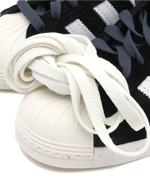 BEAMS BOY（ビームスボーイ）の「Πadidas / SUPERSTAR 80s SUEDE（スニーカー・レディース・ブラック・23.5/23/24/24.5）」の6枚目の写真