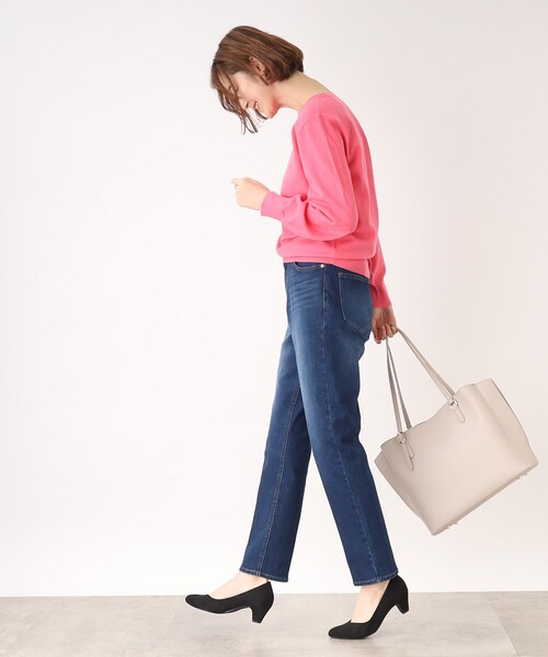 grove（グローブ）の「◆【ヒルナンデスで紹介】フェミニンさんにおすすめ!テーパードシルエットのデニムパンツ!!（デニムパンツ・レディース・ネイビー/ブルー/アイボリー・02/03/01/05/04）」の11枚目の写真