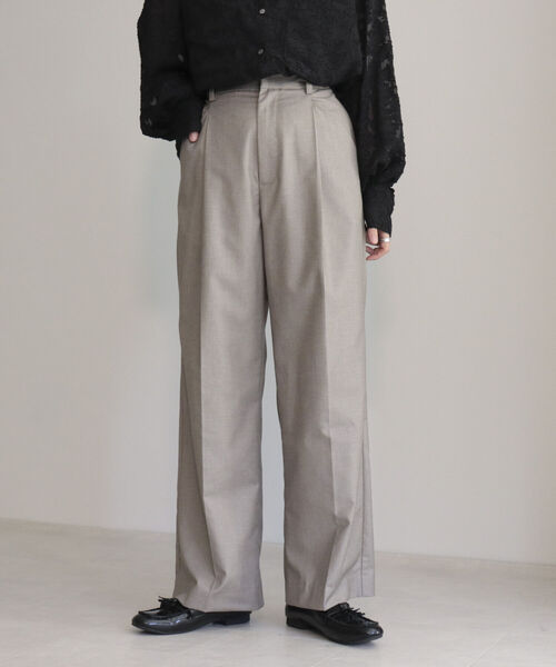 fredy emue（フレディエミュ）の「スラックスセンタープレスパンツ（スラックス・レディース・ライトグレー/ブラック/ベージュ/ラベンダー・36/38）」の8枚目の写真