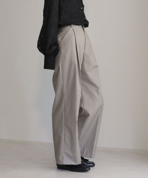 fredy emue（フレディエミュ）の「スラックスセンタープレスパンツ（スラックス・レディース・ライトグレー/ブラック/ベージュ/ラベンダー・36/38）」の10枚目の写真