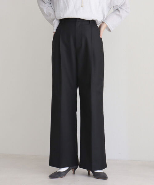 fredy emue（フレディエミュ）の「スラックスセンタープレスパンツ（スラックス・レディース・ライトグレー/ブラック/ベージュ/ラベンダー・36/38）」の2枚目の写真