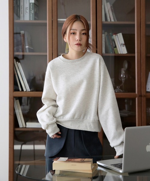 UNE MANSION（ユヌマンション）の「デイリーシンプルラウンドネッククロップドトレーナー（スウェット・レディース・ブラック/ネイビー/スカイブルー/グレー/イエロー/ミント/パープル/オートミール/ピンク・FREE）」の3枚目の写真