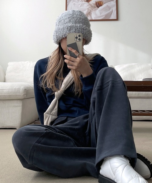 UNE MANSION（ユヌマンション）の「デイリーシンプルラウンドネッククロップドトレーナー（スウェット・レディース・ブラック/ネイビー/スカイブルー/グレー/イエロー/ミント/パープル/オートミール/ピンク・FREE）」の6枚目の写真