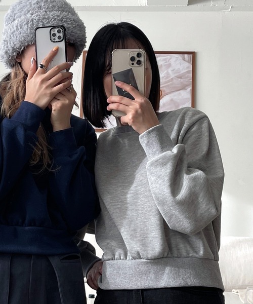 UNE MANSION（ユヌマンション）の「デイリーシンプルラウンドネッククロップドトレーナー（スウェット・レディース・ブラック/ネイビー/スカイブルー/グレー/イエロー/ミント/パープル/オートミール/ピンク・FREE）」の2枚目の写真