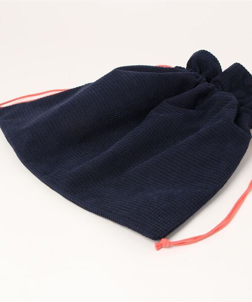 Actually（アクチュアリー）の「THERMAL KINCHAKU SHOULDER Mサイズ 巾着ショルダー（ショルダーバッグ・レディース・カーキ/ブラウン/ネイビー・フリー）」の5枚目の写真