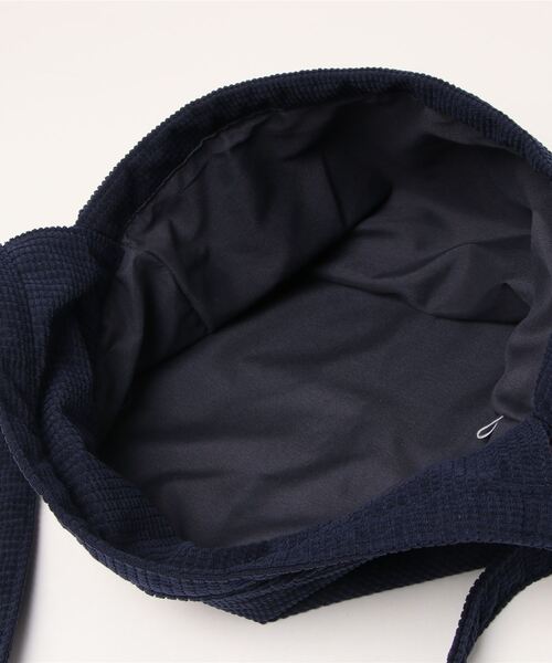 Actually（アクチュアリー）の「THERMAL KINCHAKU SHOULDER Mサイズ 巾着ショルダー（ショルダーバッグ・レディース・カーキ/ブラウン/ネイビー・フリー）」の6枚目の写真
