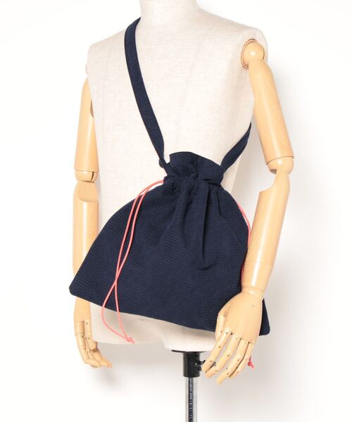Actually（アクチュアリー）の「THERMAL KINCHAKU SHOULDER Mサイズ 巾着ショルダー（ショルダーバッグ・レディース・カーキ/ブラウン/ネイビー・フリー）」の7枚目の写真