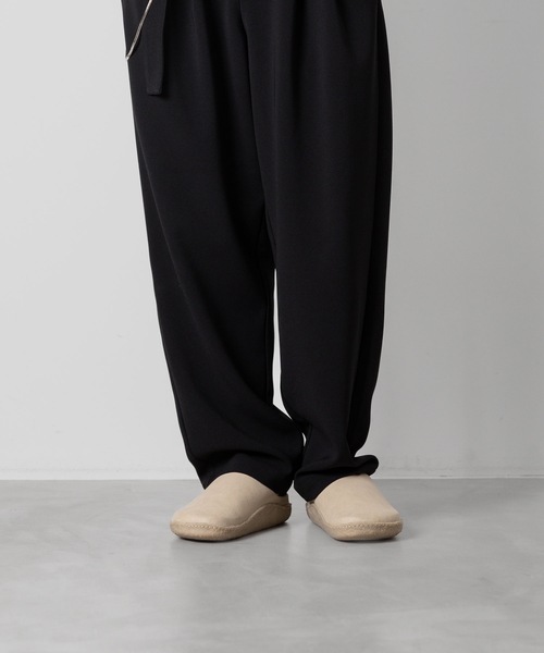ATTACHMENT(アタッチメント)の「シンセティックスエード レザー ミュール / SYNTHETIC SUEDE LEATHER MULE(スリッポン・メンズ・ライトグレー/ベージュ・41/42/43)」の18枚目の写真