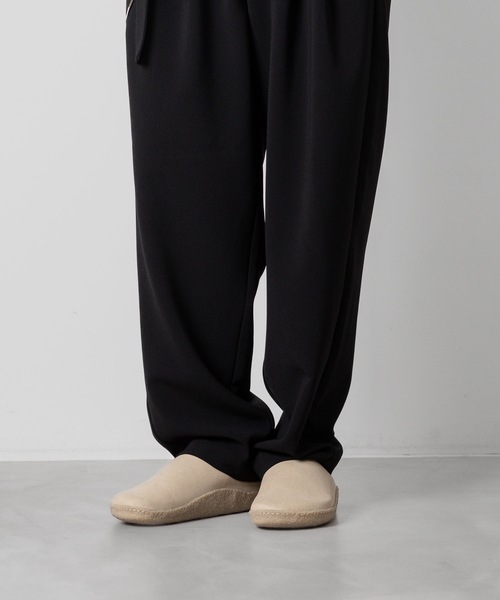ATTACHMENT(アタッチメント)の「シンセティックスエード レザー ミュール / SYNTHETIC SUEDE LEATHER MULE(スリッポン・メンズ・ライトグレー/ベージュ・41/42/43)」の19枚目の写真