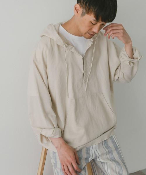 URBAN RESEARCH DOORS（アーバンリサーチドアーズ）の「コットンラミーパーカー（パーカー・メンズ・ブラック/アイボリー・MEDIUM/LARGE）」の2枚目の写真