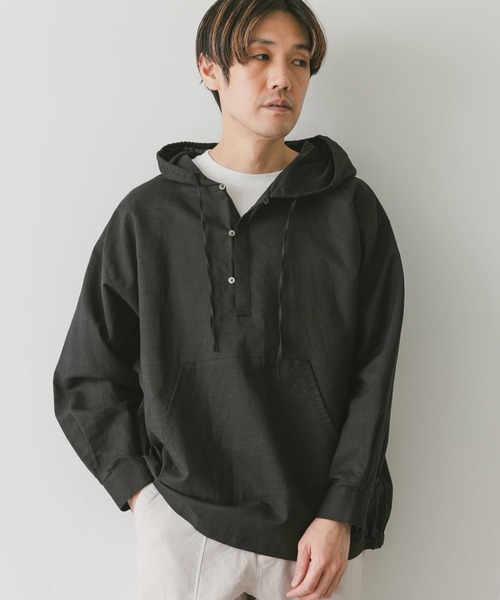 URBAN RESEARCH DOORS（アーバンリサーチドアーズ）の「コットンラミーパーカー（パーカー・メンズ・ブラック/アイボリー・MEDIUM/LARGE）」の9枚目の写真