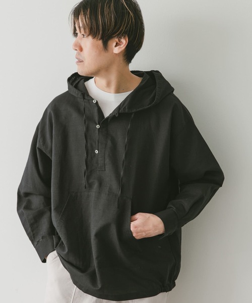 URBAN RESEARCH DOORS（アーバンリサーチドアーズ）の「コットンラミーパーカー（パーカー・メンズ・ブラック/アイボリー・MEDIUM/LARGE）」の3枚目の写真
