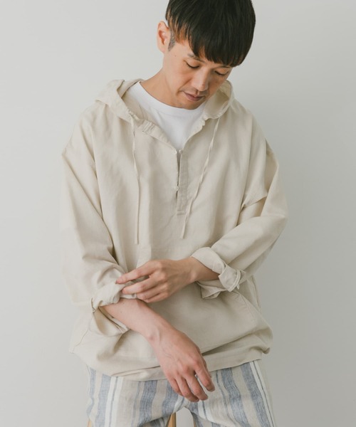 URBAN RESEARCH DOORS（アーバンリサーチドアーズ）の「コットンラミーパーカー（パーカー・メンズ・ブラック/アイボリー・MEDIUM/LARGE）」の5枚目の写真