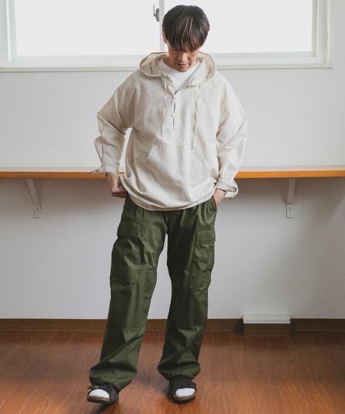 URBAN RESEARCH DOORS（アーバンリサーチドアーズ）の「コットンラミーパーカー（パーカー・メンズ・ブラック/アイボリー・MEDIUM/LARGE）」の8枚目の写真