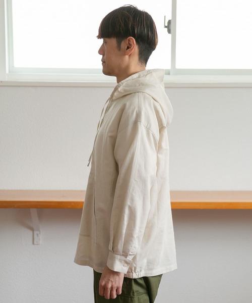 URBAN RESEARCH DOORS（アーバンリサーチドアーズ）の「コットンラミーパーカー（パーカー・メンズ・ブラック/アイボリー・MEDIUM/LARGE）」の15枚目の写真