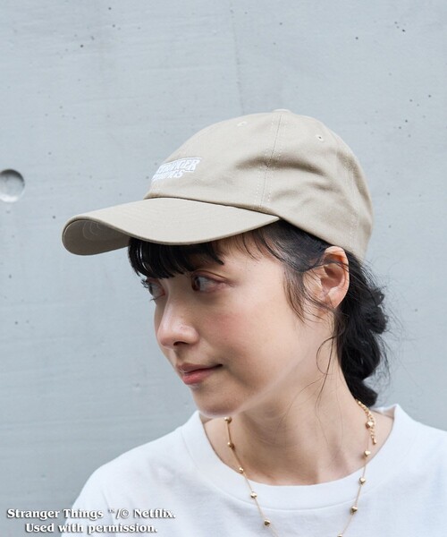 FREAK'S STORE(フリークスストア)の「Stranger Things/ストレンジャーシングス Stranger Things Cap/ストレンジャーシングスキャップ(キャップ・レディース・ブラック/ベージュ・フリ-)」の4枚目の写真