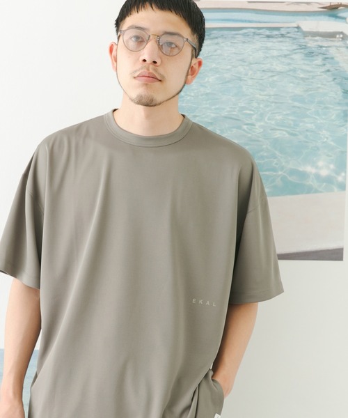 EKAL（エカル）の「add fabrics ロゴTシャツ（Tシャツ/カットソー・メンズ・ベージュ/チャコールグレー/グレー・MEDIUM/LARGE）」の3枚目の写真