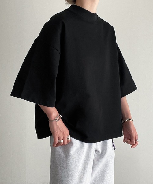 y/m by MIHO（イムバイミホ）の「モックネックオーバーサイズTシャツ（Tシャツ/カットソー・レディース・ホワイト/ブラック・FREE）」の6枚目の写真