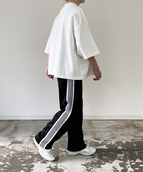 y/m by MIHO（イムバイミホ）の「モックネックオーバーサイズTシャツ（Tシャツ/カットソー・レディース・ホワイト/ブラック・FREE）」の19枚目の写真