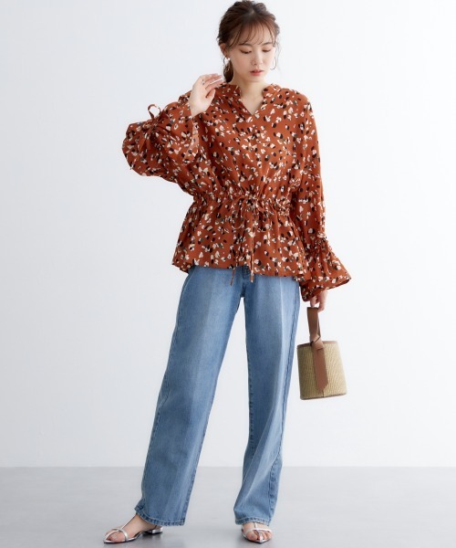 miclat（ミクラ）の「大きいサイズ　レトロ柄ブラウス　miclat（シャツ/ブラウス・レディース・アイボリー系/ブラウン系・LL/3L/5L/4L/L）」の3枚目の写真