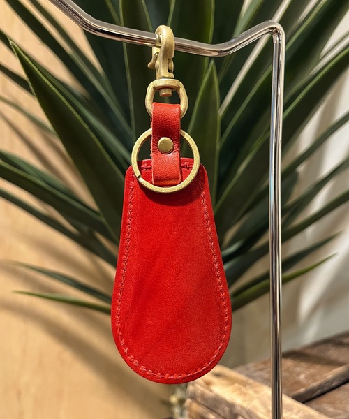 UNIVERSAL OVERALL（ユニバーサルオーバーオール）の「【 UNIVERSAL OVERALL / ユニバーサルオーバーオール 】栃木レザー靴べらキーホルダー UV156AR leather shoehorn keychain DRE（キーホルダー・メンズ・ブラック/ダークブラウン/ブラウン/レッド/グリーン/ネイビー・FREE）」の15枚目の写真