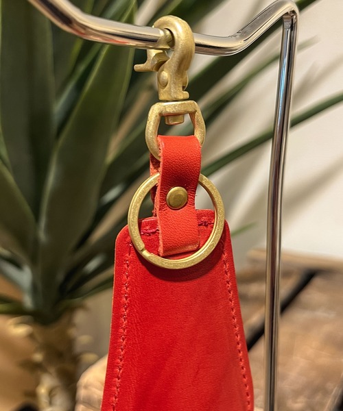 UNIVERSAL OVERALL（ユニバーサルオーバーオール）の「【 UNIVERSAL OVERALL / ユニバーサルオーバーオール 】栃木レザー靴べらキーホルダー UV156AR leather shoehorn keychain DRE（キーホルダー・メンズ・ブラック/ダークブラウン/ブラウン/レッド/グリーン/ネイビー・FREE）」の17枚目の写真