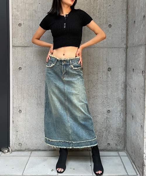 ROGER AND RAW(ロジャーアンドロウ)の「フリンジデニムロングスカート(スカート・レディース・ブルー・SMALL/MEDIUM)」の6枚目の写真