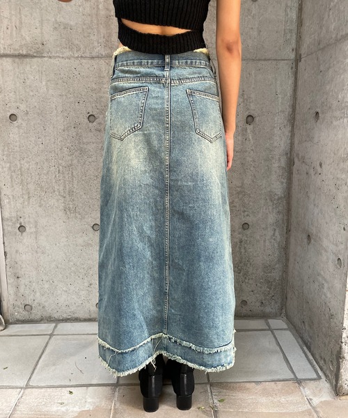 ROGER AND RAW(ロジャーアンドロウ)の「フリンジデニムロングスカート(スカート・レディース・ブルー・SMALL/MEDIUM)」の4枚目の写真