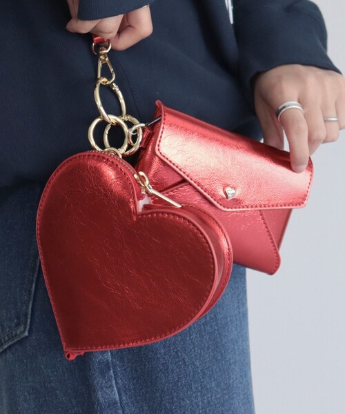 fredy emue（フレディエミュ）の「ハートレターポーチショルダーバッグ（ショルダーバッグ・レディース・シルバー/ブラック/ゴールド/レッド・FREE）」の3枚目の写真