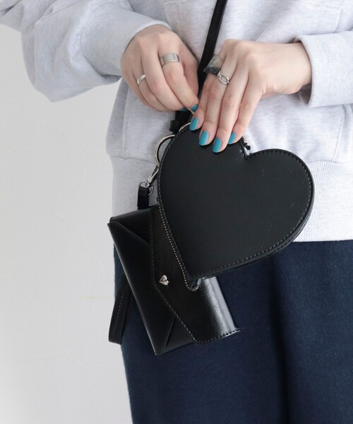 fredy emue（フレディエミュ）の「ハートレターポーチショルダーバッグ（ショルダーバッグ・レディース・シルバー/ブラック/ゴールド/レッド・FREE）」の6枚目の写真