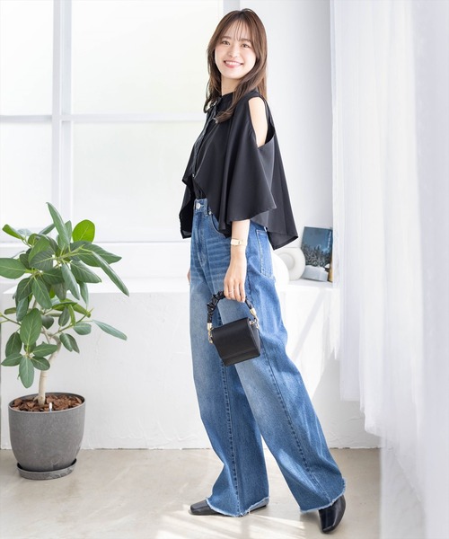 clear（クリア）の「ショルダースリットケープシャツ[骨格ナチュラル 大人 カジュアル]≪STAY MOTION≫（シャツ/ブラウス・レディース・オフホワイト/ブルー/ブラック・F）」の16枚目の写真