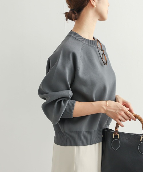 URBAN RESEARCH DOORS（アーバンリサーチドアーズ）の「ポリエステルボリュームスリーブKNIT（ニット/セーター・レディース・レッド/チャコールグレー/アイボリー・MEDIUM）」の16枚目の写真