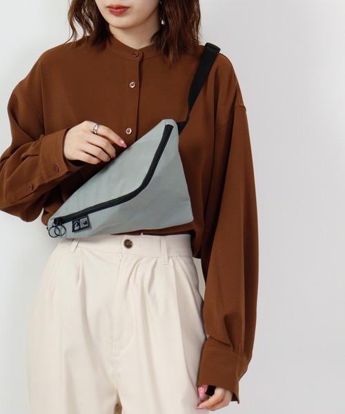 KAKSI(カクシ)の「KAKSI トライアングルボディBAG(ボディバッグ/ウエストポーチ・メンズ・ネイビー/ベージュ/グレー/ブラック・FREE)」の17枚目の写真
