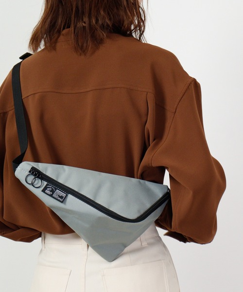 KAKSI トライアングルボディBAG（ボディバッグ/ウエストポーチ
