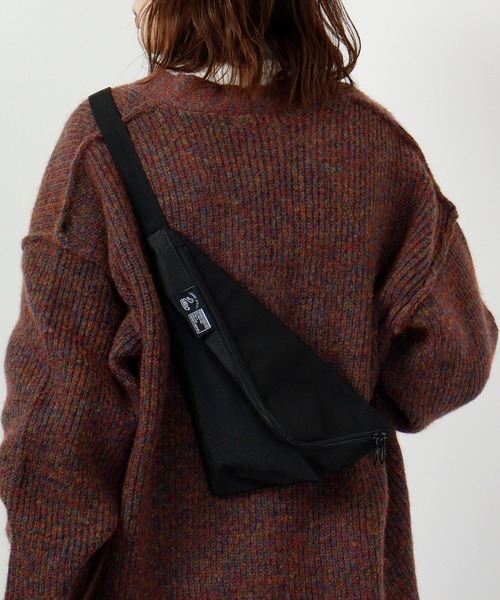 KAKSI(カクシ)の「KAKSI トライアングルボディBAG(ボディバッグ/ウエストポーチ・メンズ・ネイビー/ベージュ/グレー/ブラック・FREE)」の11枚目の写真