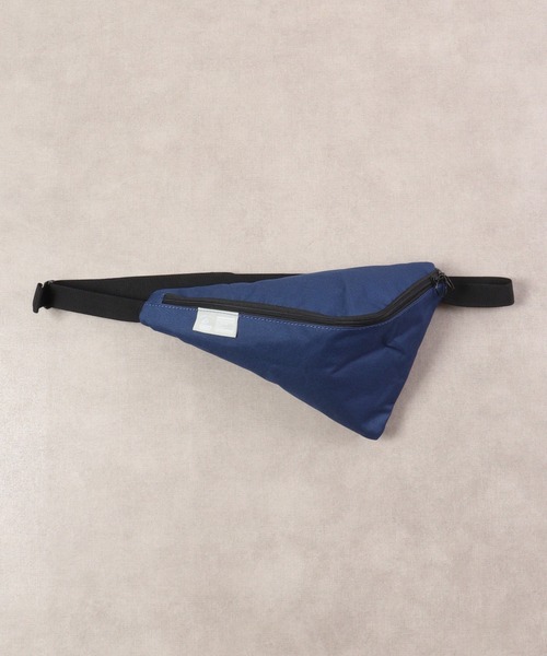 KAKSI(カクシ)の「KAKSI トライアングルボディBAG(ボディバッグ/ウエストポーチ・メンズ・ネイビー/ベージュ/グレー/ブラック・FREE)」の10枚目の写真