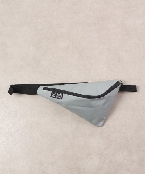 KAKSI(カクシ)の「KAKSI トライアングルボディBAG(ボディバッグ/ウエストポーチ・メンズ・ネイビー/ベージュ/グレー/ブラック・FREE)」の21枚目の写真