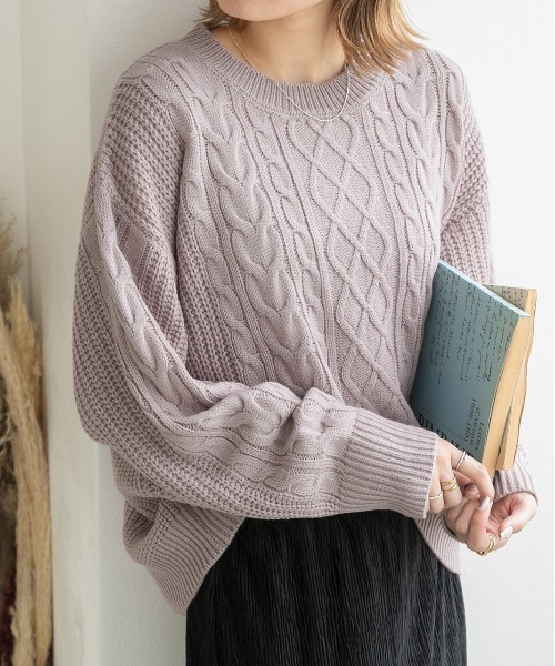 ad thie（アドティエ）の「ケーブル柄 クルーネック ニット セーター（ニット/セーター・レディース・アイボリー/ブラック/ピンクベージュ/オリーブ/グレー/ナチュラル/イエロー/キャメル/マスタード/ミント/オレンジ/ベージュ/ラベンダー/チャコール/ピンク/ライトブルー・MEDIUM）」の15枚目の写真